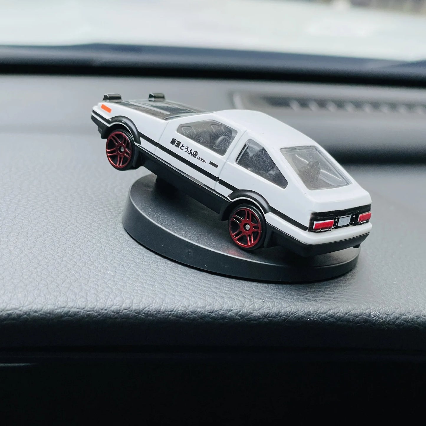 Car ornaments, interior decor, drift tail, swinging & rotating toy model for center console